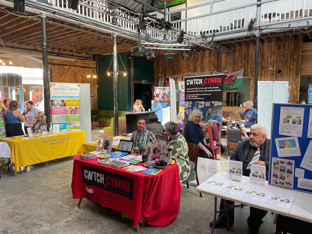 Dewch draw i Neuadd y Farchnad Caernarfon i gael gwybodaeth am ein gwasanaeth, mae’r haul allan felly dim esgus i beidio 👍 #gwneudgwahaniaeth
