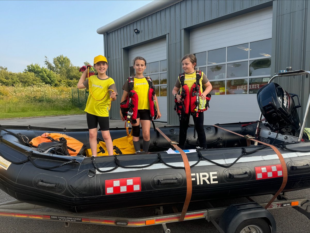 This week Blue Watch have been teaching a local Brownies group about water safety. As part of #DrowningPreventionWeek the group learnt how to assist someone in trouble in water; Shout, Reach, Throw. We also discussed ways to keep themselves and friends safe in and around water.