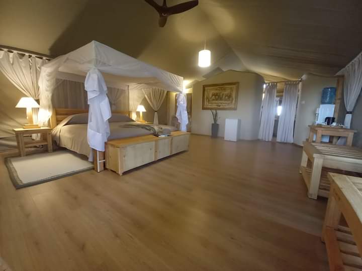 Flighttofancy's tweet photo. 🏕️Introducing the newly opened Maisha Sweetwaters Camp.

🏕️The camp offers a unique experience with comfortable accommodation, the panoramic sunset ls over Ol Pejeta Conservancy, stunning views of Mt. Kenya, and an opportunity of game viewing with a chance to see the Big Five. https://t.co/hyykMPcUEY