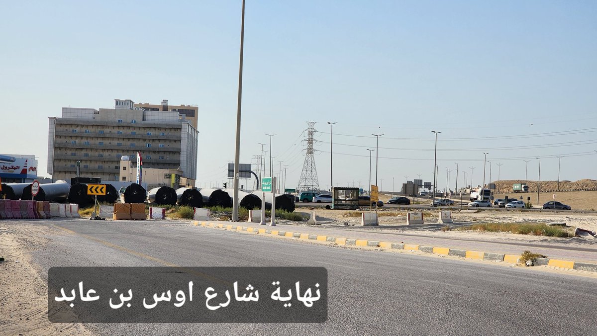 996Saoud's tweet photo. تم اغلاق جميع مخارج الحي من الناحية الشمالية بسبب الاعمال القائمة مقابل الدرة هيلز بدون مراعاة السكان. الان لانستطيع دخول الحي والخروج منه الا من الخلف وبط��يقة صعبه. رفعت بلاغ للبلدية لعمل تحويلة مؤقته ولكن تم رفضه لانه من اختصاص المرور. 
@eMoroor @Shula_Forum @WestDammam_Mun https://t.co/IUPAmi2Qs3