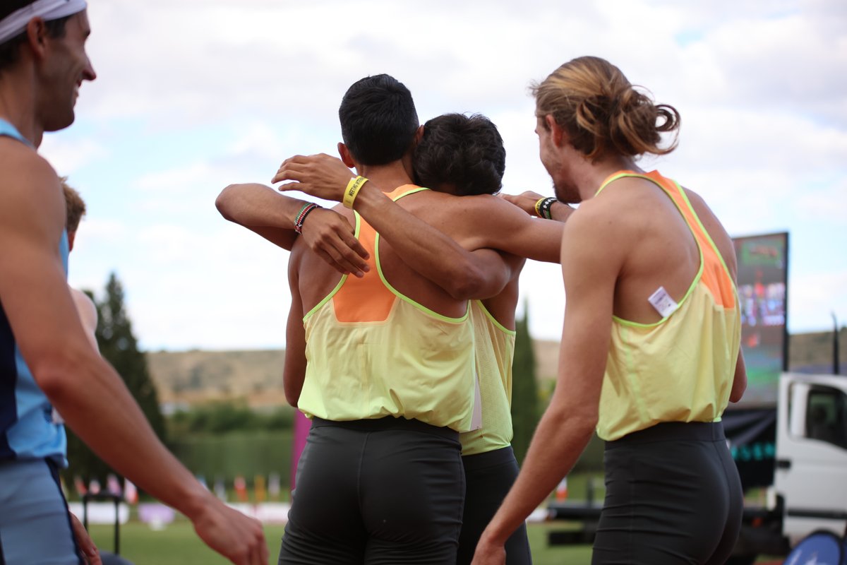 newbalanceES's tweet photo. El #NBTeam en el Meeting Puma Guadalajara Internacional. Mucho más que un deporte. 🫂
🤝 @UliOly, @josuecnles, Javier Mirón
📸: Héctor Montero https://t.co/bTMYg3Mg5B