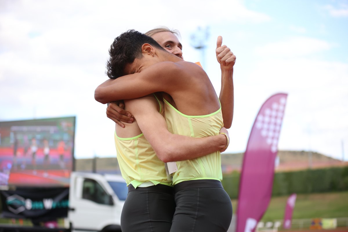 El #NBTeam en el Meeting Puma Guadalajara Internacional. Mucho más que un deporte. 🫂

🤝 @UliOly, <a href="/josuecnles/">Josue Canales</a>, Javier Mirón

📸: Héctor Montero
