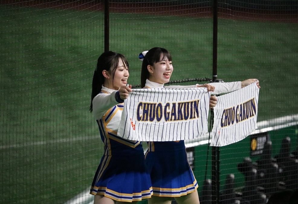 brilliant_cgu's tweet photo. 私たち中央学院大学チアリーディング部並びに吹奏楽団は、本学硬式野球部が出場した「第７３回全日本大学野球選手権大会」において、応援演技・演奏を披露し、対戦校である大阪商業大学とのエール交換を行いました。

 #中央学院大学  #第73回全日本大学野球選手権大会 https://t.co/H5Cnd3oACD