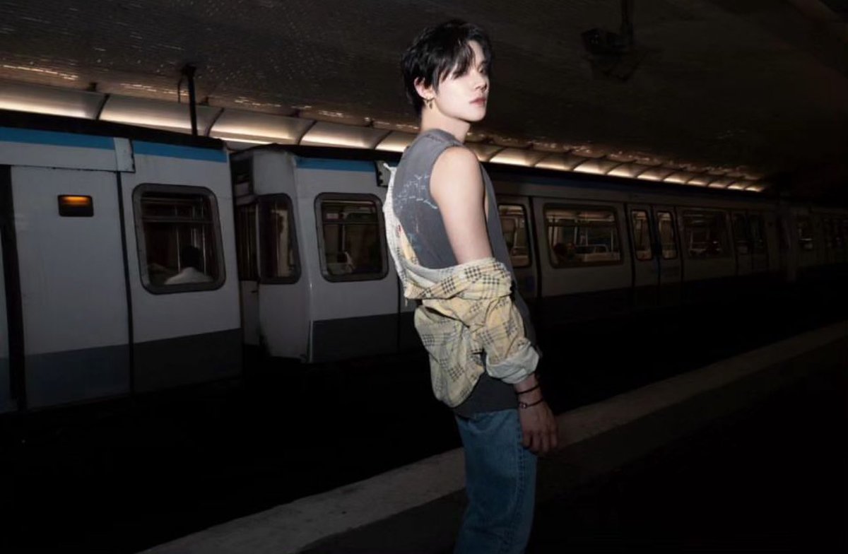 ля, ну этому артисту в метро я б отдала все свои последние деньги и ключи от хаты