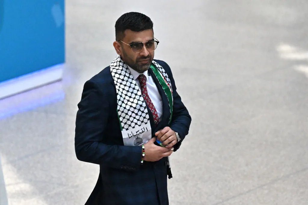 Birmingham Dispatch (@brumdispatch) on Twitter photo Exclusive: The Dispatch can reveal that <a href="/Akhmedyakoob1/">Akhmed Yakoob</a> - the breakout star of Birmingham politics - set up a business last year with a convicted criminal who was sentenced to 54 months in prison for his role as āgang leaderā in a Ā£1.25-million supercar scam. Exclusive: The Dispatch can reveal that <a href="/Akhmedyakoob1/">Akhmed Yakoob</a> - the breakout star of Birmingham politics - set up a business last year with a convicted criminal who was sentenced to 54 months in prison for his role as āgang leaderā in a Ā£1.25-million supercar scam.