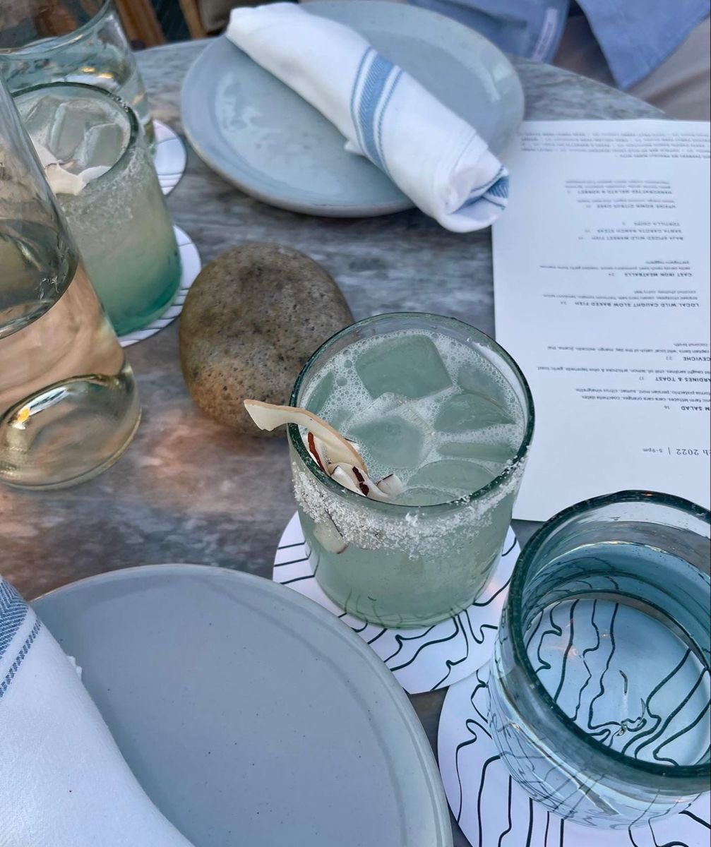 YSLstandards's tweet photo. house music, cocktails and blue skies https://t.co/XjzfTfH4gr