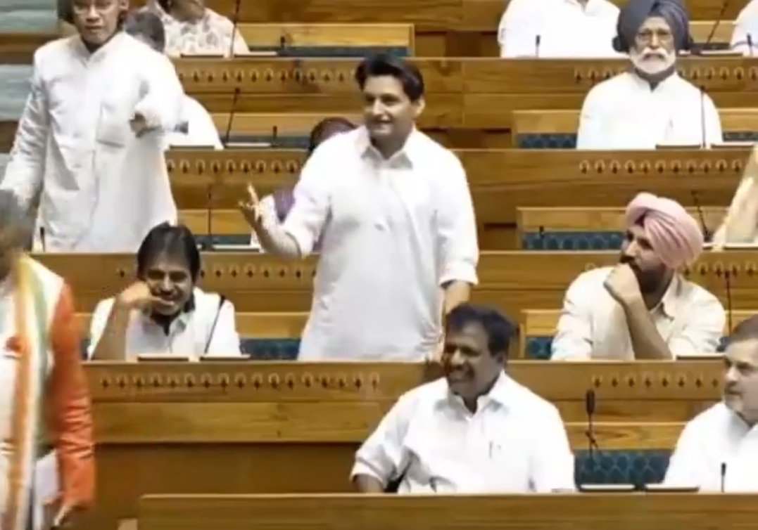 Speaker Om Birla in new form 🔥🔥

After taking oath, Shashi Tharoor said "Jai Constitution"

Om Birla - You already took the oath of the Constitution, so what is the need to say it?

Deepender Hooda - You should not object to this Sir.

Om Birla - Do not give me advice. Chalo