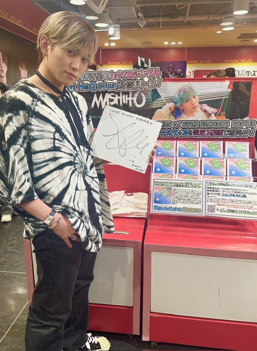 TOWER_Shibuya's tweet photo. 【#MASHIHO】

昨日なんと…！！
1stソロシングル「Just the 2 of us」を
リリースしたMASHIHOさんがご来店🍀

展開に貴重なサインを頂きました！
ありがとうございます😭
頂いた色紙とポラは1Fにて展示中！

皆さま是非お越しくださいませ💫
ご来店お待ちしております！

@MASHIHO_IB https://t.co/mf9JWyYgg4