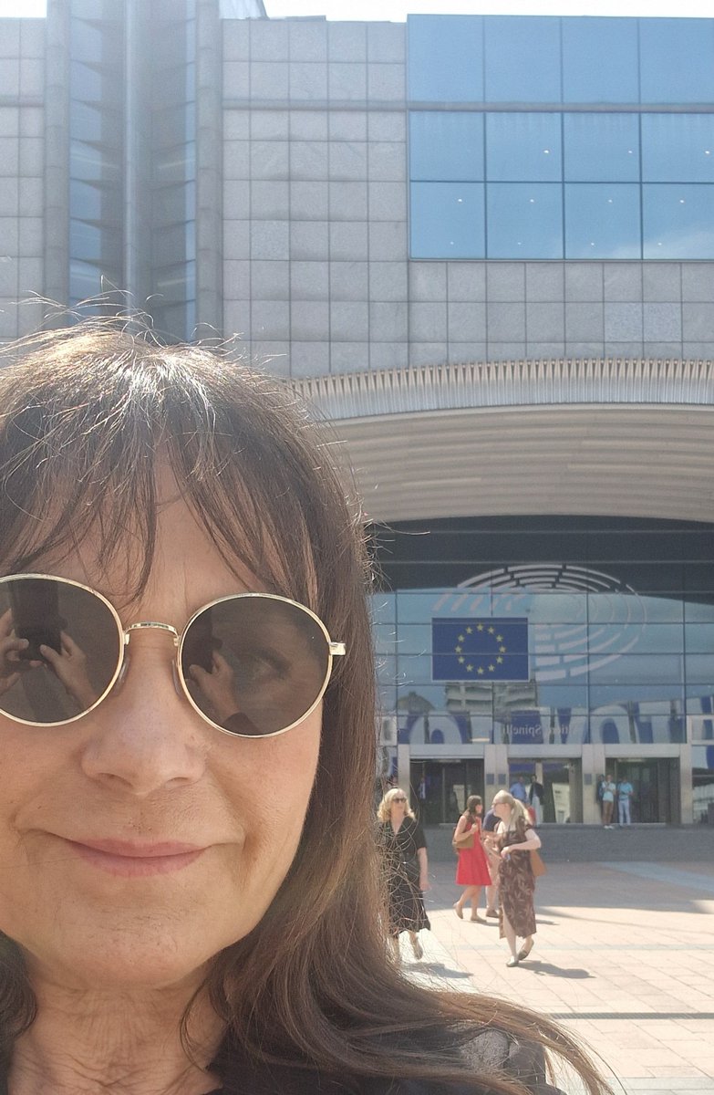 Départ de #Bruxelles #ParlementEuropéen 
#15 ans
(Allez Madame, il faut y aller là !) 😉