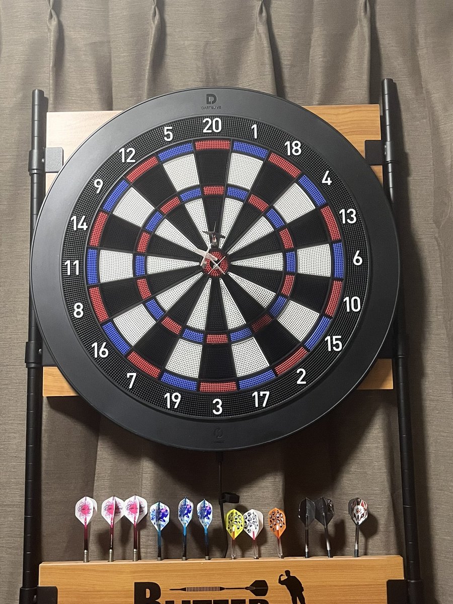 普段川崎で投げて投げてます☺️

投げ友が居ないだけで都内の方にも
いけます✊🏻最近は家投げが多め笑

畦元隆成プロが好きです🐉💜

04のお子ちゃまです😽😽
主に女の子の投げ友が欲しい...❗️
出会いは求めてません🙅‍♀️🙅‍♀️

#ダーツ好きな人と繋がりたい 
#ダーツ垢 #ダーツ女子