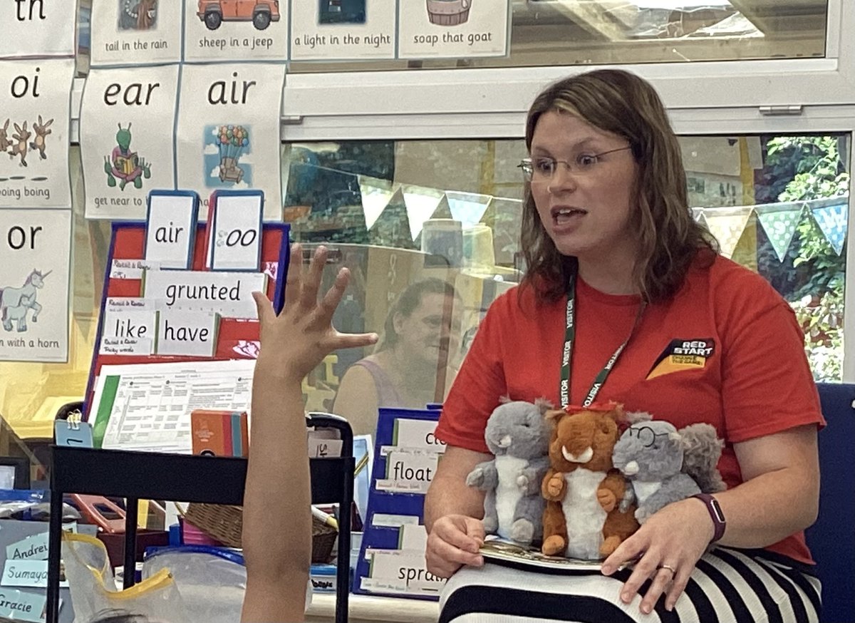 BadocksEACT's tweet image. Ash Class had a visit from Gina at @RedSTARTeducate yesterday which they absolutely loved! The were given a wonderful book each to take home too #badockswood #thinkbig @EducationEACT
