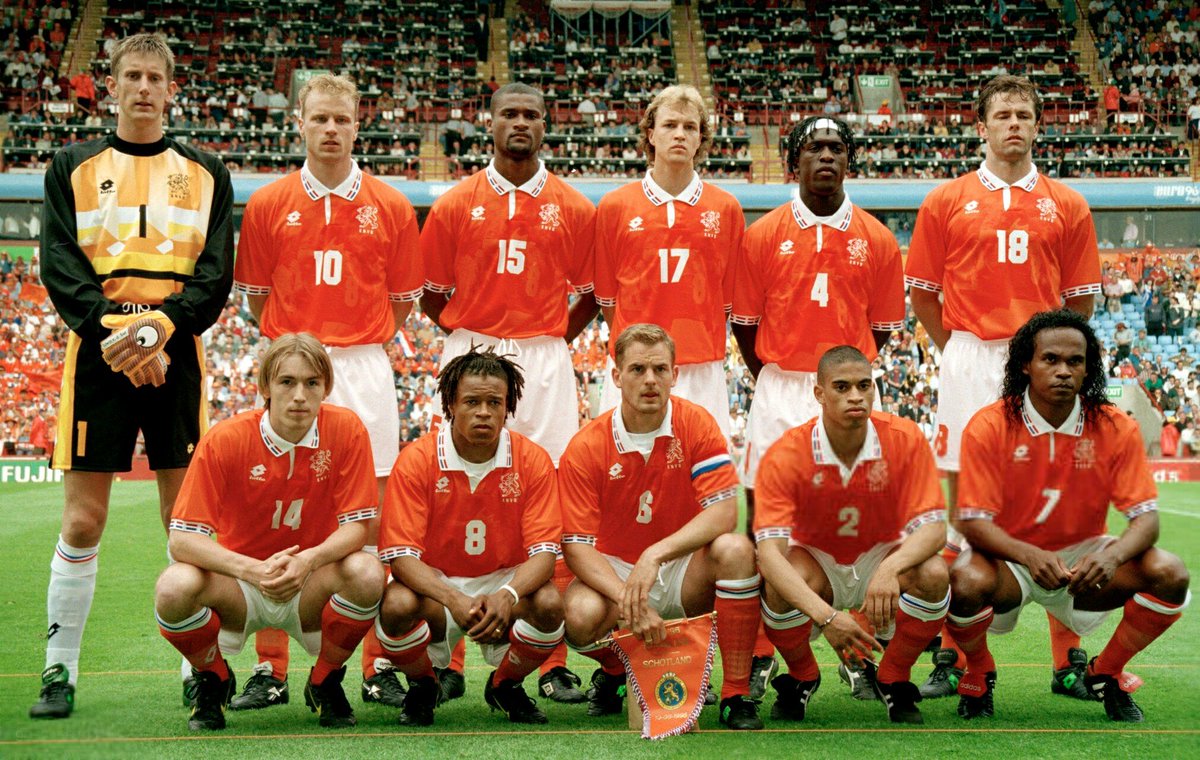Dit is het Nederland dat ik als jongentje heb zien voetballen. 

Als kleine jongen dacht ik dit is het land, waar de hele wereld samenkomt. Kijkend naar Seedorf, Bogarde, Davids en Taument.

Nooit gedacht dat juist de sterkte van Nederland, ooit als zwakte zou worden geframed.
