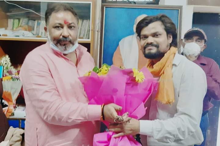 hemendratripat1's tweet photo. बड़े भैया एवं उत्तर प्रदेश सरकार में परिवहन मंत्री माननीय दयाशंकर सिंह जी को जन्मदिवस की हार्दिक शुभकामनाएं
@dayashankar4bjp @BjpDurgeshsingh @vishwapratap111 https://t.co/AdK93FRSjV