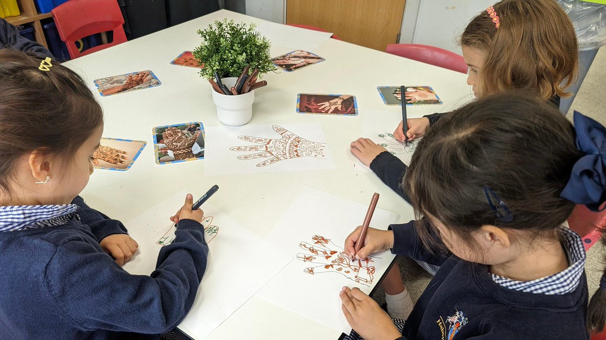 🌟 This week, our EYFS adventurers journeyed to India! 🇮🇳 They tasted poppadoms with chutney, smelled aromatic herbs and spices, and got artsy with beautiful Henna hand designs. Sensory exploration at its finest! 🌈🕌