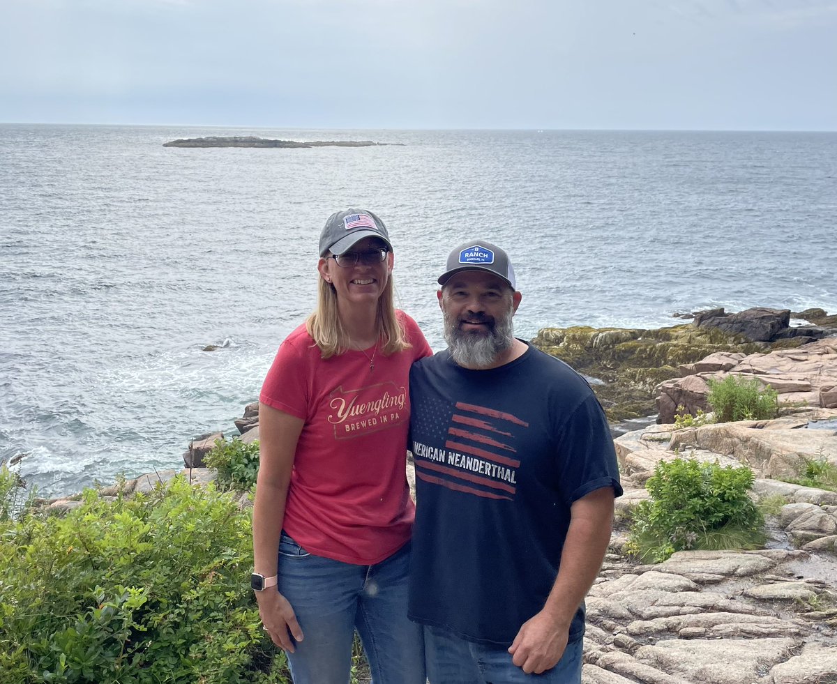 tracyb0809's tweet photo. Happy Anniversary to @homesteader23 Thank you for this beautiful and crazy life we have! I wouldn’t want it any other way❤️#32years #wewerebabies #happywife #margeisluckytohaveus #heisallmine https://t.co/nXclEwclpW