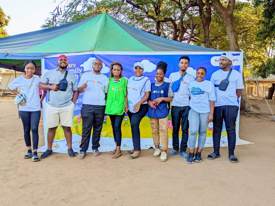 EstherBonyonga's tweet photo. Proud to support Rotary Family Health Days in remote areas like Makanjira, Mangochi, providing essential healthcare services. It's rewarding to learn about local cultures and contribute to community well-being.
#RFDH #HealthcareForAll
#ServiceAboveSelf
#ProudRotaractor https://t.co/IQTI0pVWay
