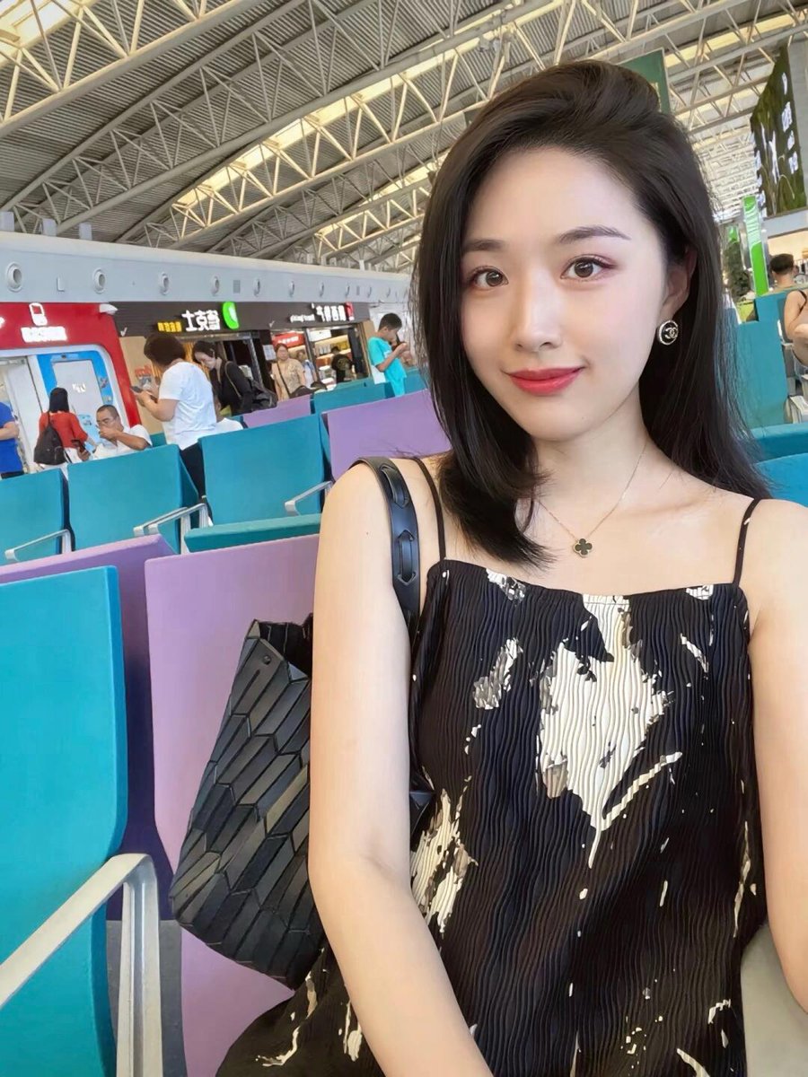 Xinxing_19913's tweet photo. 你女朋友掉了，快来领走，吃的不多��，很好养的 https://t.co/kfsMeUZIwJ