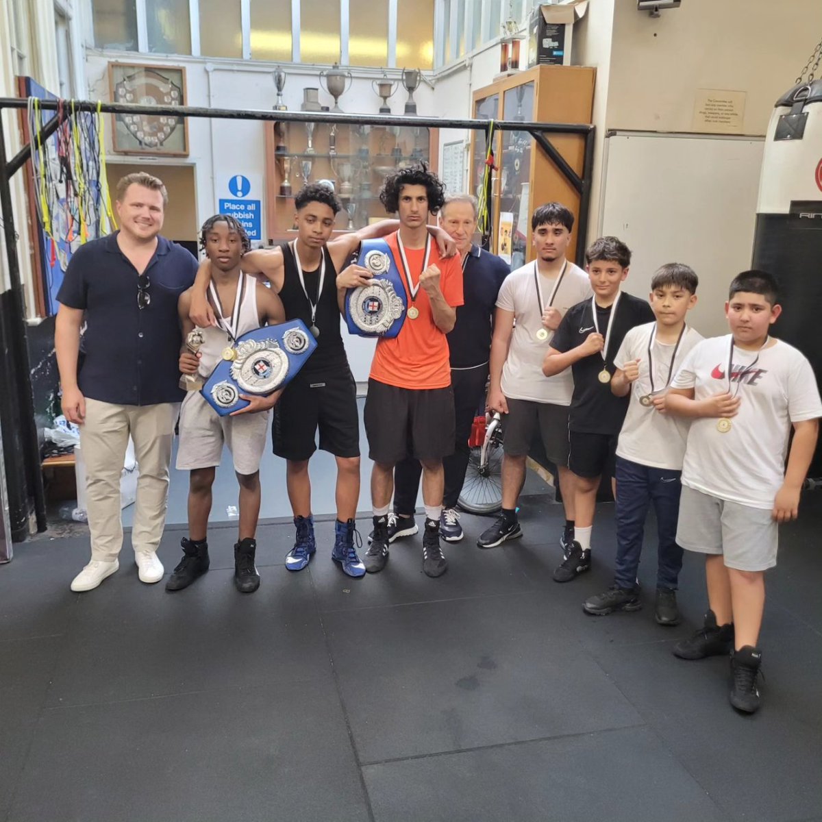 Terry Pearson (@lynnterryse5) on Twitter photo Great to have our sponsors Miles andTom from OakfieldFoods <a href="/Lynnacboxing/">Lynn ac boxing club</a> last night to present our juniors with their achievement certificates
<a href="/JamesMo89039014/">James Moore</a> <a href="/Southwark_News/">Southwark News</a> <a href="/MatchroomBoxing/">Matchroom Boxing</a> <a href="/EddieHearn/">Eddie Hearn</a> <a href="/Johnny_Garton/">Johnny Garton</a> <a href="/2SlickChris/">Chris Kongo</a> <a href="/elliescotney_/">Ellie Scotney</a> <a href="/R_Riakporhe/">Richard Riakporhe</a> Great to have our sponsors Miles andTom from OakfieldFoods <a href="/Lynnacboxing/">Lynn ac boxing club</a> last night to present our juniors with their achievement certificates
<a href="/JamesMo89039014/">James Moore</a> <a href="/Southwark_News/">Southwark News</a> <a href="/MatchroomBoxing/">Matchroom Boxing</a> <a href="/EddieHearn/">Eddie Hearn</a> <a href="/Johnny_Garton/">Johnny Garton</a> <a href="/2SlickChris/">Chris Kongo</a> <a href="/elliescotney_/">Ellie Scotney</a> <a href="/R_Riakporhe/">Richard Riakporhe</a>