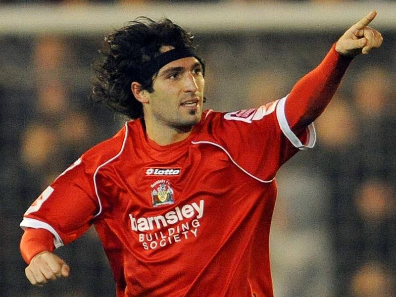 BarnsleyFCOTD's tweet photo. On this day in 2008, Barnsley signed Argentine midfielder @HugoColace from Newell’s Old Boys on a 2 year contract. He left in 2011, & in Nov '15 it was rumoured he was coming back on trial in the hope of earning a contract. This didn't materialise. #BarnsleyFC #HugoColace https://t.co/qR15e1HiZd