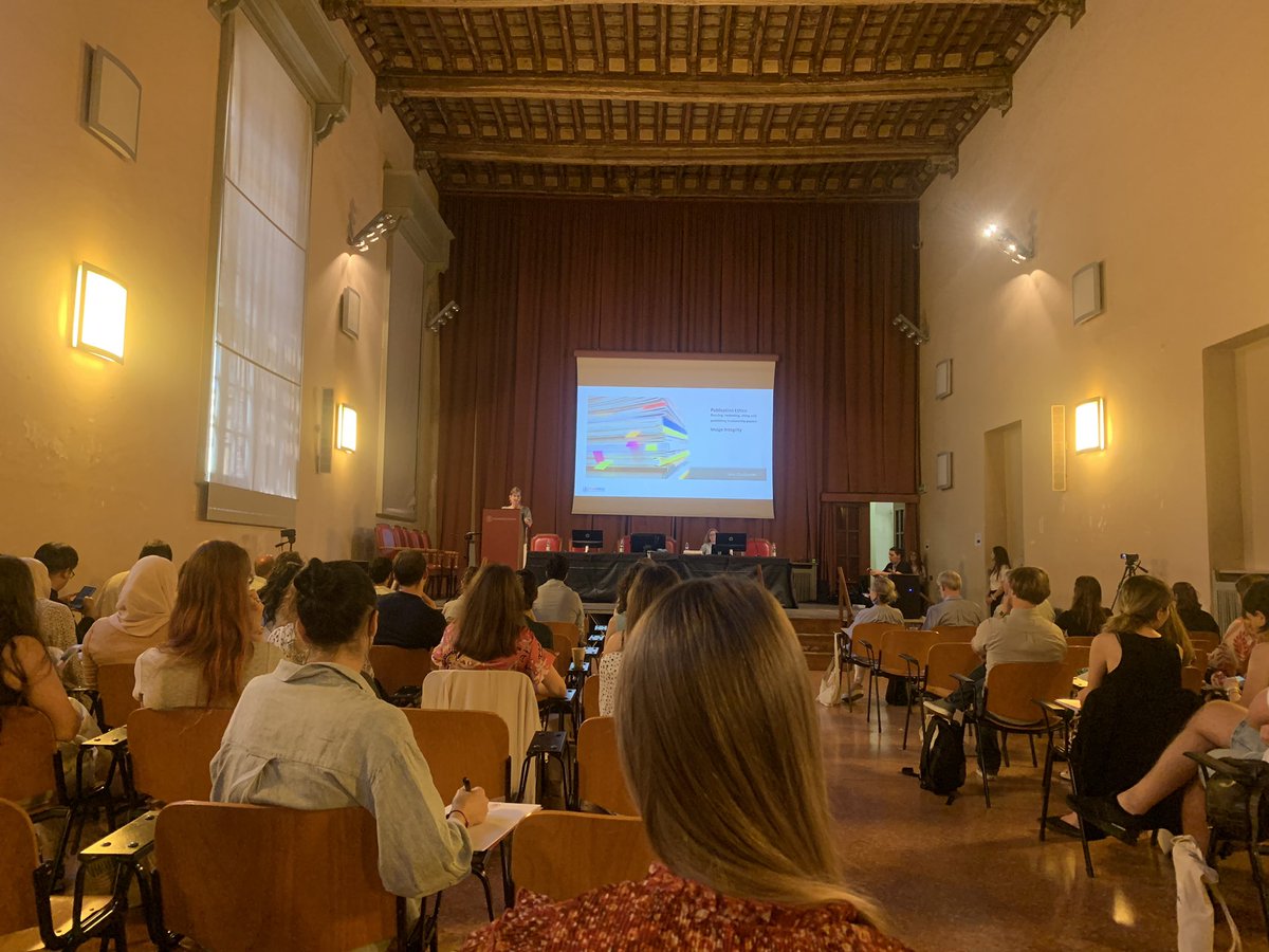 <a href="/PatMont_/">Patricia Monteiro</a> In a world of paper mills and misconduct, retractions have massively gone up 😱 better safe than sorry:  trustworthy journals. Thanks to <a href="/Image_Integrity/">Jana Christopher</a> for the career skill workshop at #YSF <a href="/FEBSnews/">FEBS</a> 👏