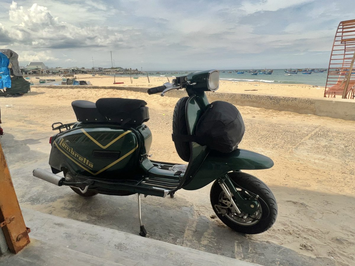 SSCvietnam's tweet photo. Great food , deserted beaches , awesome weather and on Innocenti’s finest #Roadtrip #Scootering #LambrettaClub #LCVN #Lambretta https://t.co/OC3iPJfdKC