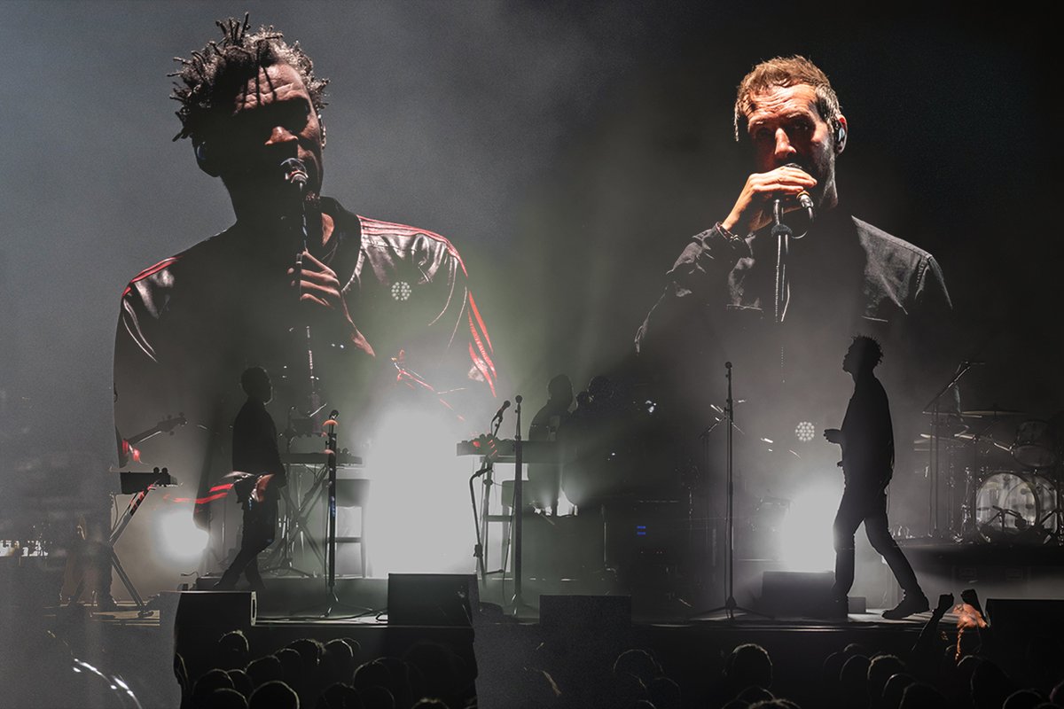Tonight with these guys #massiveattack &amp; band + my favourite #voice #cocteautwins #elisabethfrazer a dream in Tilburg #lifeintenederland