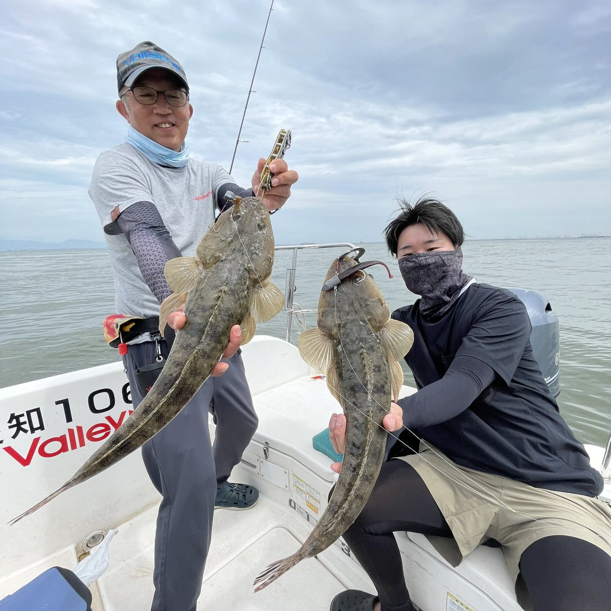 BlueHazefishing's tweet photo. 上州屋鈴鹿中央店、店長さん御一行とバレーヒルさん達の合同釣行会❗️タコ🐙釣ってからのマゴチ❗️今回もbaydriveシリーズが大活躍しました😁62cmのマーゴンもGET😍 #上州屋鈴鹿中央店 #valleyhill #baydrive #スワープダート #bluehaze https://t.co/xznW3CS57s