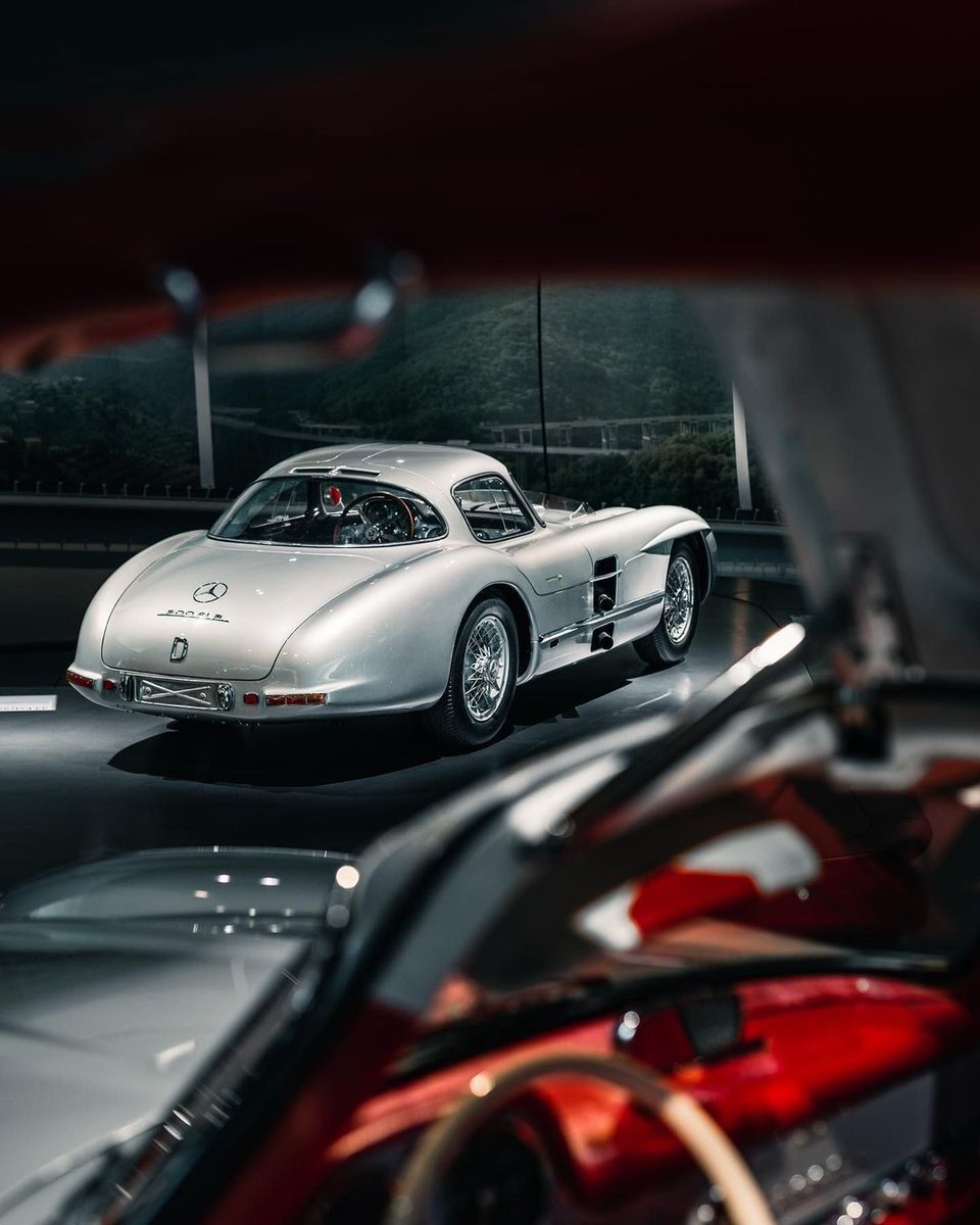 _TitaniumMotors's tweet image. The Mercedes-Benz 300 SLR Coupé, later known as the Uhlenhaut Coupé, was a pinnacle of engineering by Rudolf Uhlenhaut. This iconic car, weighing just 998 kg, a 5-gear manual transmission and an impressive 302 PS (222 kW). Truly a legend of its time.

#300SLR #ThrowbackThursday
