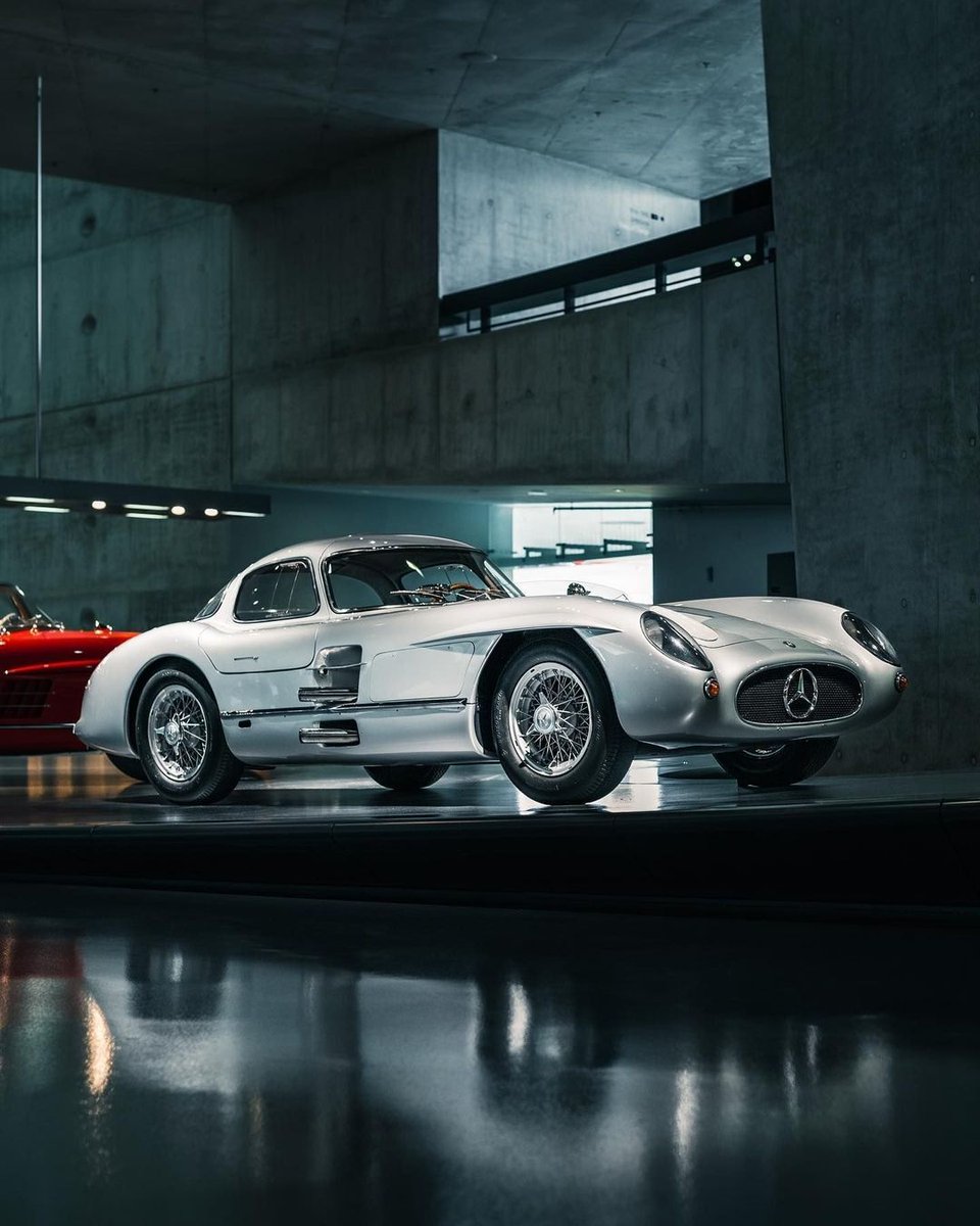 _TitaniumMotors's tweet image. The Mercedes-Benz 300 SLR Coupé, later known as the Uhlenhaut Coupé, was a pinnacle of engineering by Rudolf Uhlenhaut. This iconic car, weighing just 998 kg, a 5-gear manual transmission and an impressive 302 PS (222 kW). Truly a legend of its time.

#300SLR #ThrowbackThursday