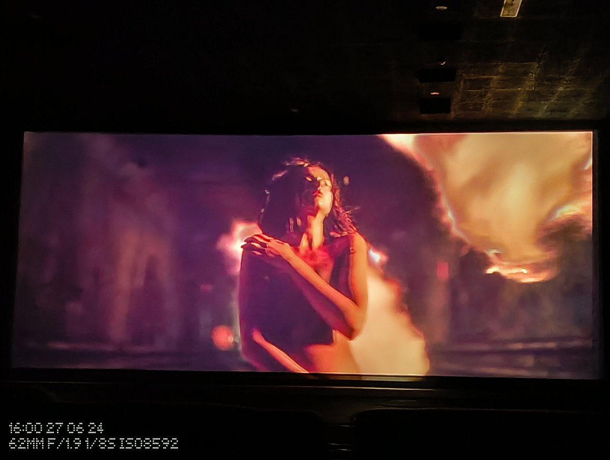 karna_sakthi's tweet photo. Game of thrones mother of dragon unburnt சீன், total recall 2012, blade runner அப்டின்னு ஏகப்பட்ட ரெபரன்சுகள சுட்டு, நடுவுல கலியுக கிருஷ்ண அவதாரம் அப்டின்னு புராணத்தைச் சொருகி ஒருமாதிரி நல்ல Indian made attempt பண்ணிருக்கானுக. #intervel #Kalki28989AD https://t.co/iN0NKCHVQd