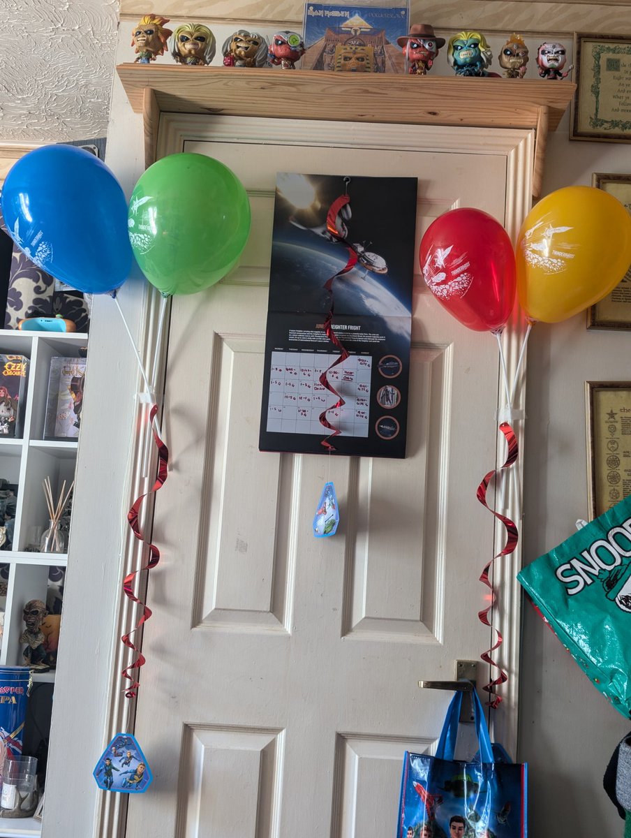 willow_salix_'s tweet photo. When it's your birthday and you wake up to this from your daughter. I have trained her so well! #GerryAnderson #Thunderbirds #BestKiddoEver https://t.co/pWqdkT00rY