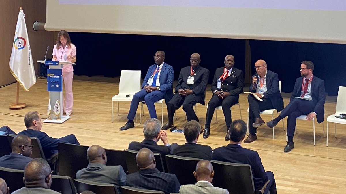 📢 5e forum international des entreprises francophones  

Deuxième table ronde de la matinée avec 
🔹 Séraphin Moundonga, Président du CESE du Gabon, 
🔹 Ahmat Mbodou Mahamat, Président du CESC du Tchad, 
🔹 Jean-Daniel Ovaga, Président de l'UNOC, 
🔹 Saïd Darwane, membre
