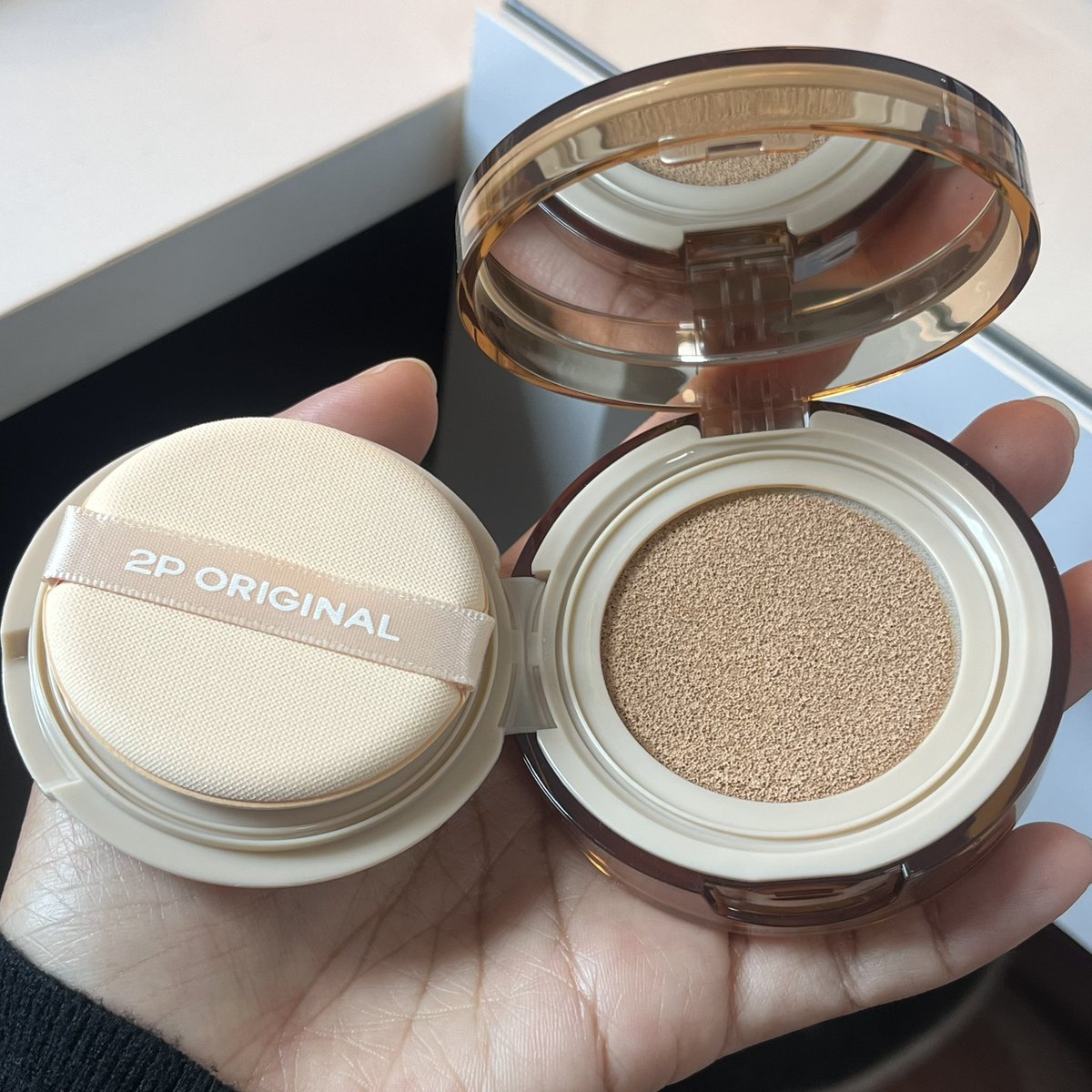 Sawarinni's tweet image. เห่อคุชชั่นตัวใหม่มากก ของ 2P เราเห็นรีวิวมานานพอได้ลองเองแล้วติดใจสุดๆๆ ติดเฟบของตอนนี้เลย เนื้อสบายผิวว ปกปิดดี ให้ความบางเบาแบบผิวฉ่ำเล่นแสงจริง เป็น my skin but better แบบสุดๆ แล้วราคาหลักร้อยอะ ได้งานผิวสวยมากกกก⭐️⭐️⭐️⭐️⭐️
#รีวิว2p #ohmygoodskincushion