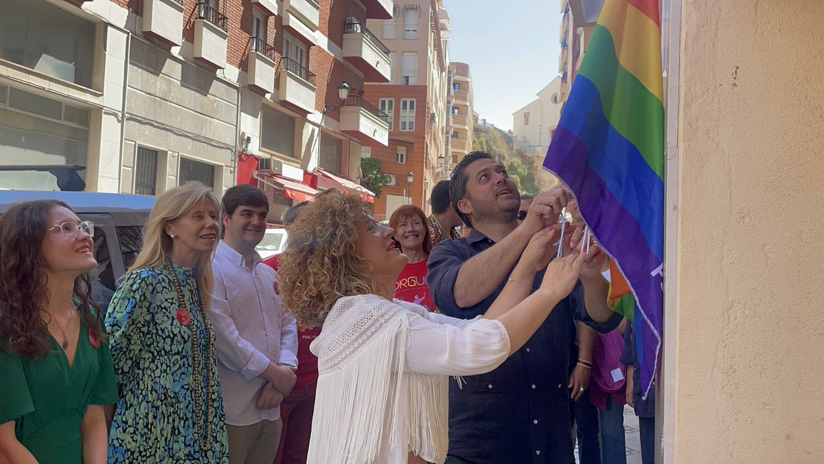 🏳️‍🌈 ORGULLO 2024

🌈 Izada de la bandera de la igualdad y la diversidad 

❤️ Siempre en la lucha por avanzar en derechos #LGTBI 

#EducandoEnLaDiversidad 
#Huelva
