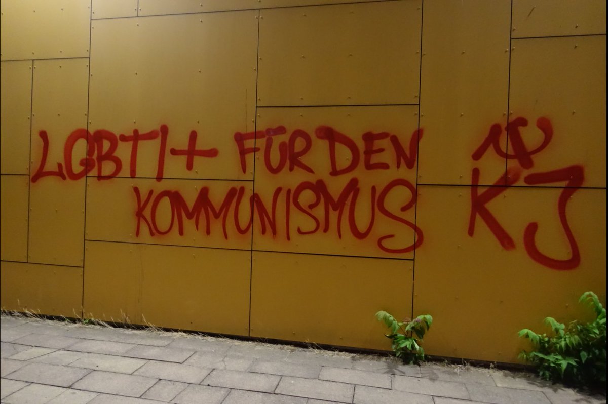 komjugend's tweet image. Aktionen von KJ und KF im Vorfeld der antikapitalistischen und revolutionären Stonewall-Demonstrationen🏳️‍🌈👇