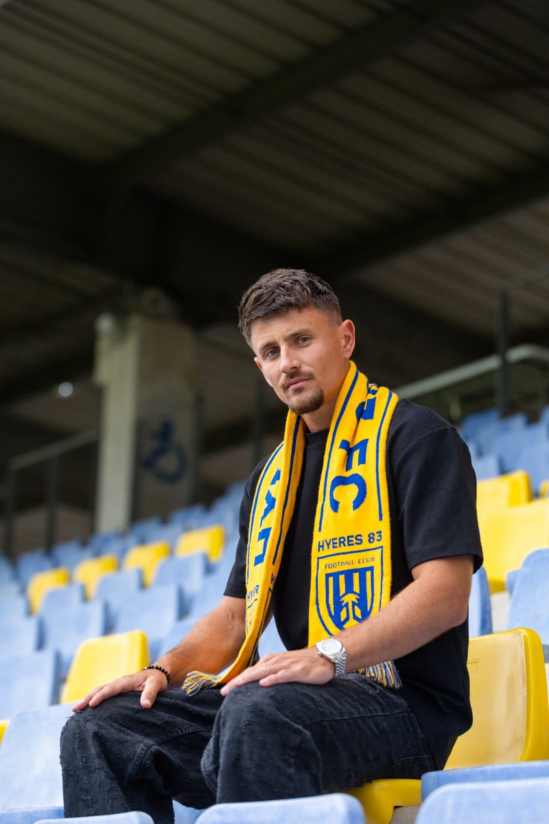 hyeresfc's tweet image. 𝐈𝐥 𝐩𝐫𝐨𝐥𝐨𝐧𝐠𝐞 !

Auteur d’une saison quasi complète l’année dernière avec 21 matchs sur 26 , Flo a souhaité prolonger avec le Hyères 83 Fc. 👀