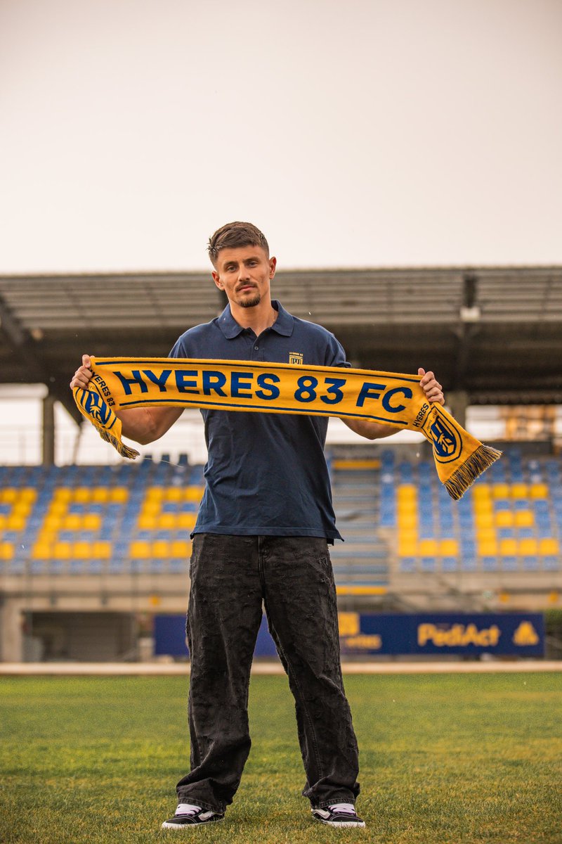 hyeresfc's tweet image. 𝐈𝐥 𝐩𝐫𝐨𝐥𝐨𝐧𝐠𝐞 !

Auteur d’une saison quasi complète l’année dernière avec 21 matchs sur 26 , Flo a souhaité prolonger avec le Hyères 83 Fc. 👀