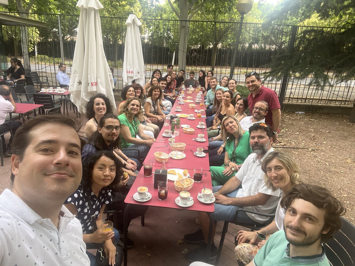 DYPAM_UCLM's tweet photo. Ayer recibimos la visita del rector @GardeJulian y del presidente E. García Page @garciapage, como parte del proyecto de Materiales Avanzados. Ha sido una oportunidad fantástica para que @DYPAM_UCLM mostrara el trabajo que estamos realizando con este gran equipo. @AdvMaterCLM https://t.co/AR3QWnts8Y