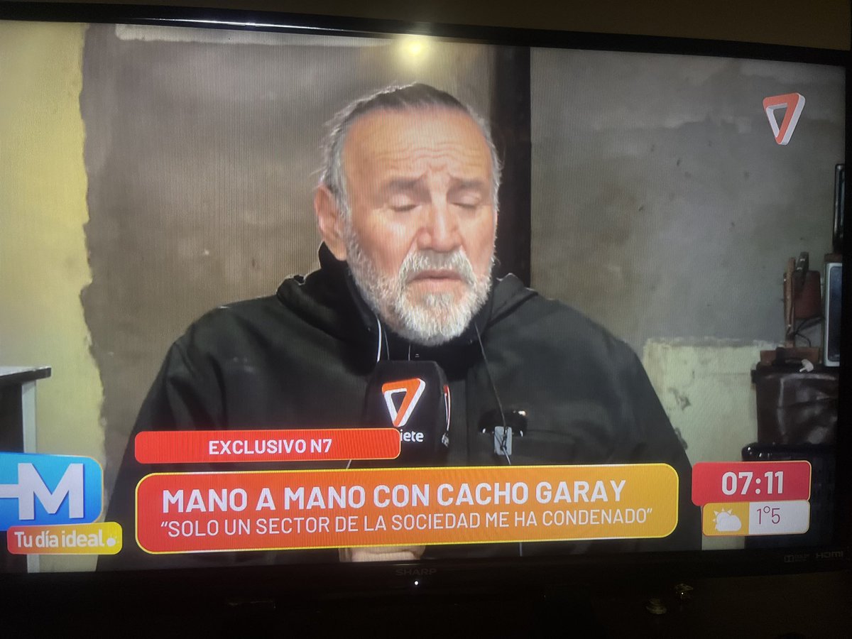 MarcePascualOK's tweet photo. Q pasa con el noticiero q le da cámara a un señor con graves acusaciones de abuso sexual y trata de personas!! Y lo titula “humorista”??  La sociedad debe repudiar esta visibilidad que le dan! Esto es replicar y reforzar conductas violentas típicas del patriarcado! Mal, muy mal!! https://t.co/MYtnxj3jkn