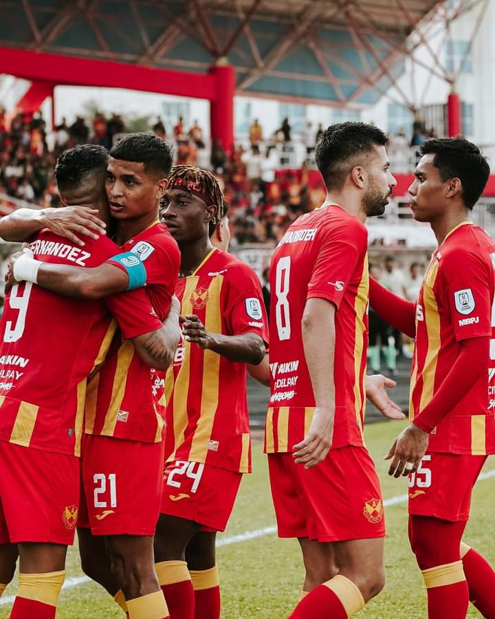 mysemuanyabola's tweet photo. RASMI: MFL kurangkan hukuman terhadap Selangor.

1. Pemotongan 3 mata kepada Selangor dibatalkan
2. Denda dikurangkan daripada RM100,000.00 kepada RM60,000.00
3. Perlawanan Selangor vs JDT akan membenarkan penyokong hadir. https://t.co/uKRks6qykk