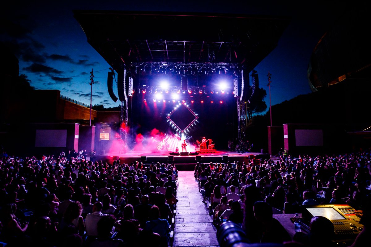 RomaSummerFest's tweet photo. L’energia travolgente dei @thekolors ieri sera sul palco del #RSF2024! 🤍🔥 Quanti di voi c’erano?

📸 Fucilla/MUSA https://t.co/HaKxIHWX8G