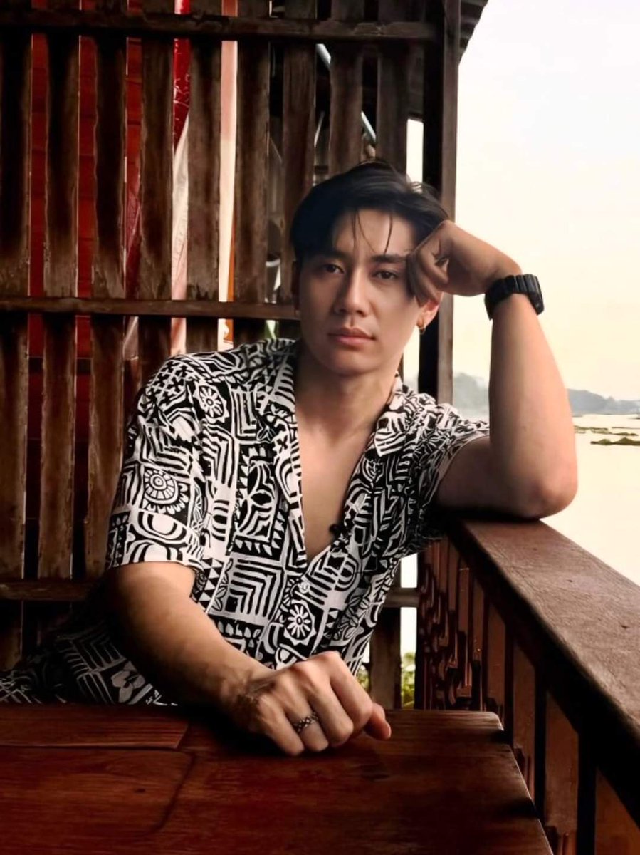 RakXisan's tweet photo. หนุ่มเสื้อลาย...หล่อน่ารัก https://t.co/AScZepmLZh