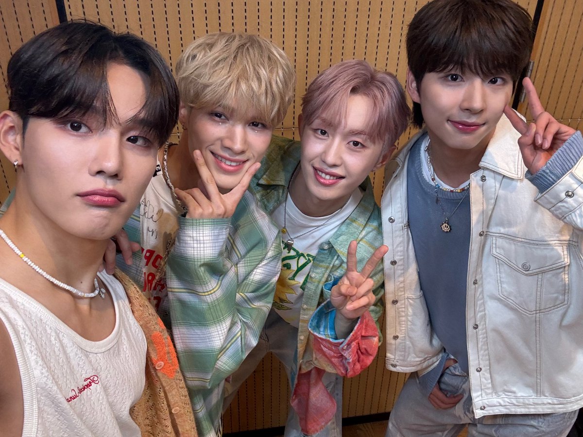 [📸] 240627 B.D.U #엠카운트다운

삐유들의 응원으로 완성된 비디유의 첫 무대 ❤️
항상 많이 고맙고 사랑해요 삐유 🍀

#BDU #비디유 #MCountdown
#Wishpool #MyOne