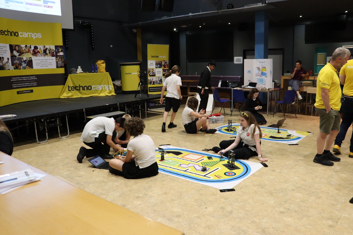 Technocamps's tweet image. Testing time...

#RoboticsCompetition @rafyouthengage @Blackwood_ICT @GarthPrimary @officialCHS