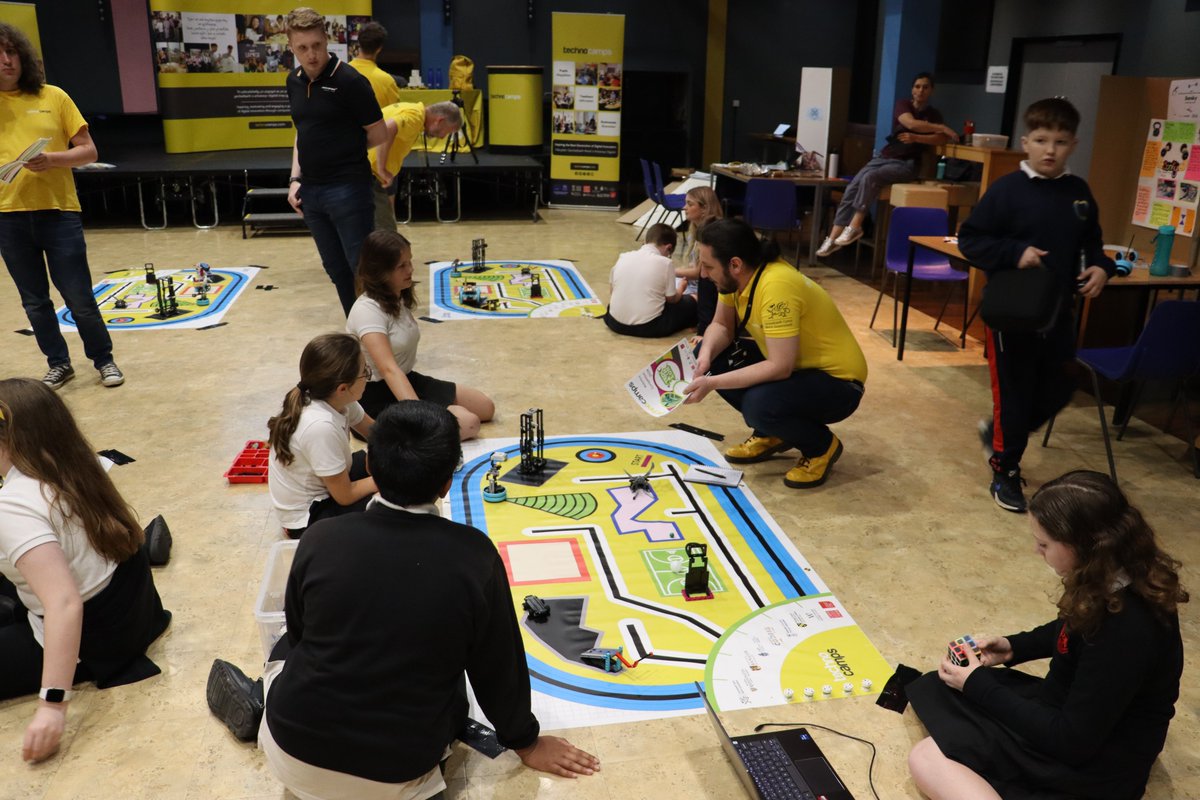 Technocamps's tweet image. Testing time...

#RoboticsCompetition @rafyouthengage @Blackwood_ICT @GarthPrimary @officialCHS