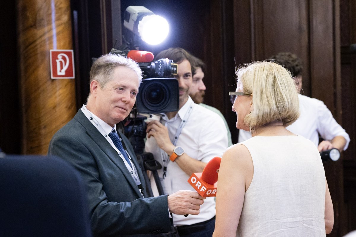 SebPhilipp's tweet photo. Eindrücke von der #Sommernachtsgala 2024, die traditioneller Weise mit einem Empfang in der Bibliothek des Schloss #Grafenegg begann. Fotografiert von Sebastian Philipp.

Weitere Bilder im Fotoblog: https://t.co/Ai9uglbYQH

#Eventreportage #Eventfotografie #SebastianPhilipp https://t.co/OOZku5LPGt