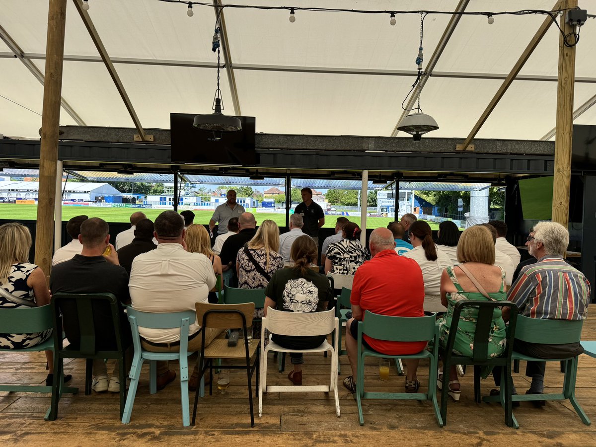 BedfordBluesRFC's tweet image. 🗣️ | “What is clear to me is that the wider community are buying into @BedfordBluesRFC. We want to be energetic, entertain the crowd, and can’t wait to get going again.”

Great to have @JoeHowie13 at yesterday’s Business Lunch to talk 24/25 and his role with @bluesfoundatio1 🤝
