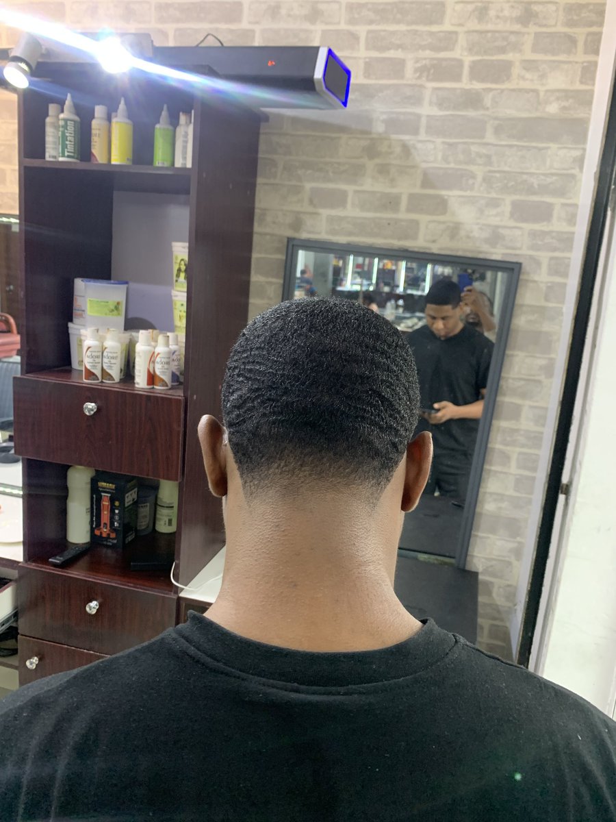 KufreSunda2's tweet image. Just inbox me for your own haircut 💈💈✂️