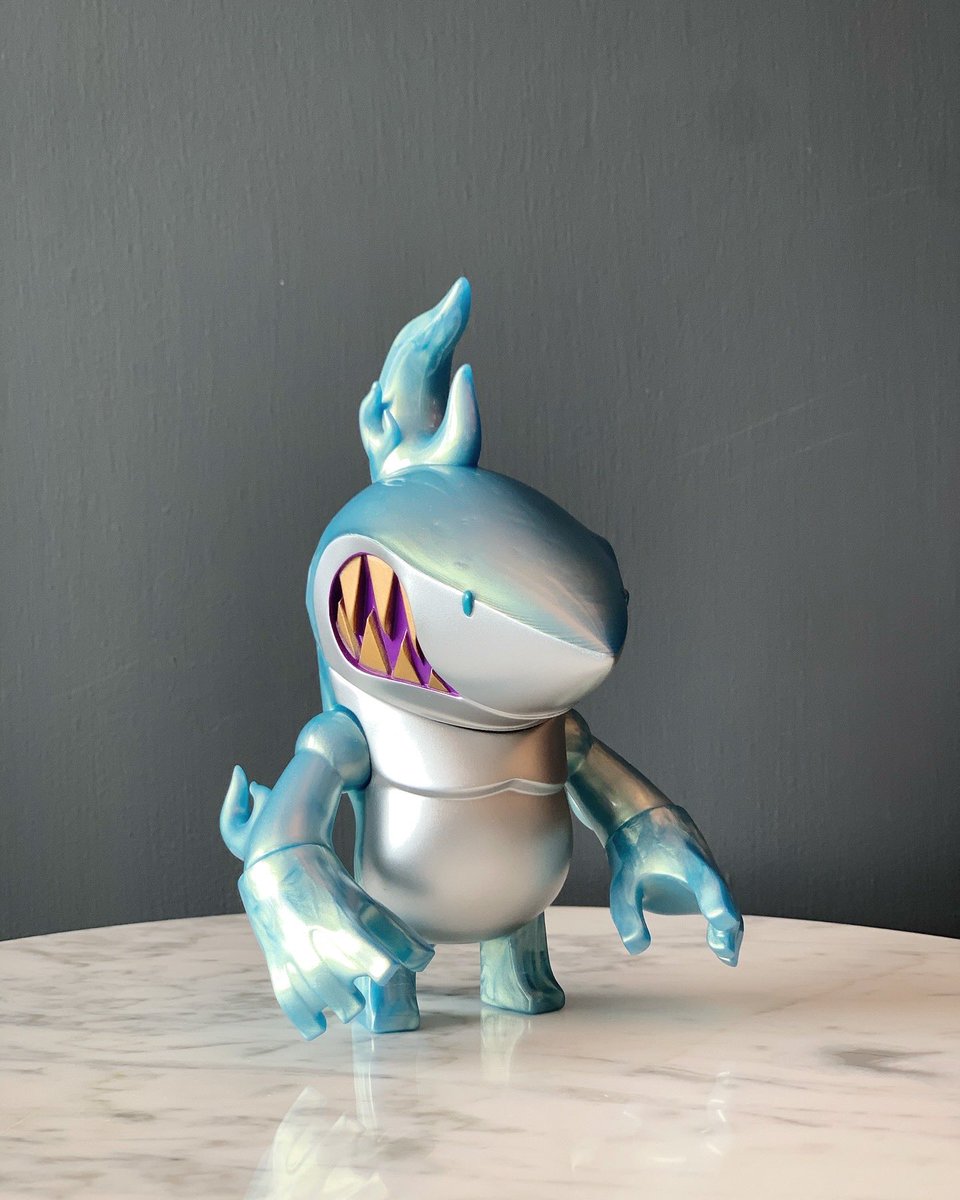 RAGING SHARK 13th COLOR EINFARBIG /TOUMA RAGING SHARK 13th Color