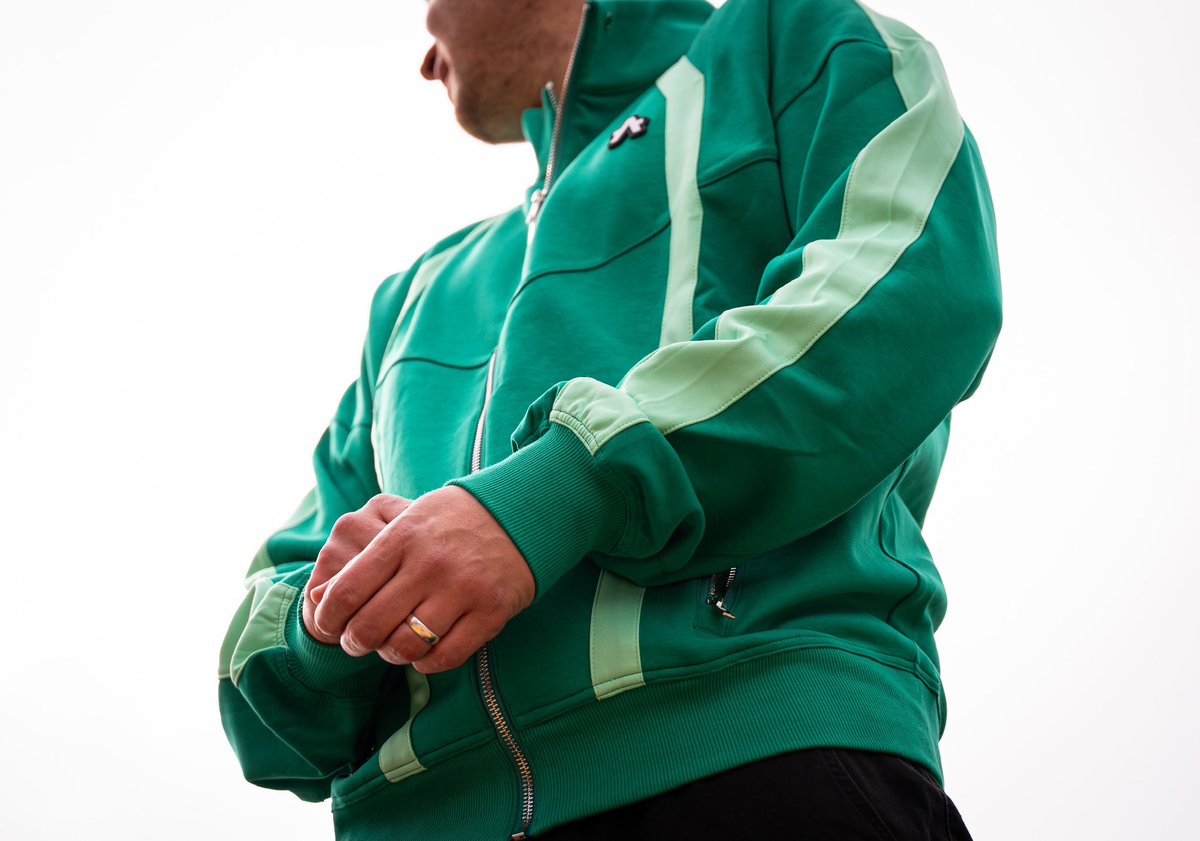 A pretty late GM from me🫡

What a day! I just got my <a href="/ApesAW_/">Apes Across Worlds 🌎</a> with #1 💛

Keep an eye on the project 👀